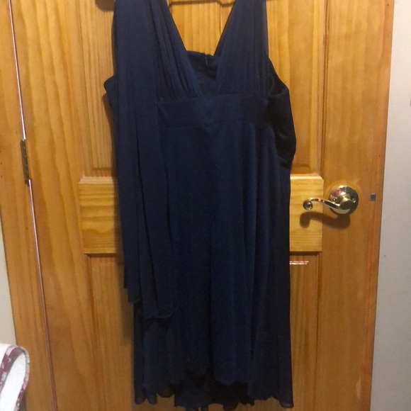 Dress - Picture 3 of 3